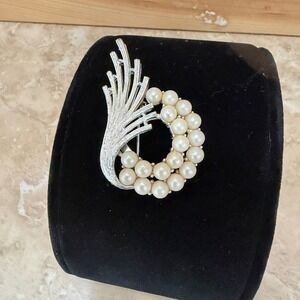 Faux Pearl Spray Brooch Womens Silver Tone Vintage Style Mid Century Pin